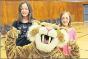  ?? CAROLE MORRIS-UNDERHILL ?? Rachael Imlay and Jorja Huntley pose for a photo with the school mascot after having their locks lopped off for charity.