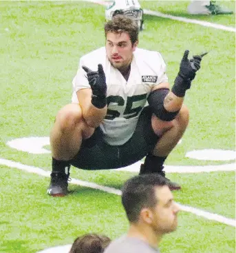  ?? JOHN KRYK ?? Offensive lineman Dakoda Shepley, who grew up in Windsor, is hoping to realize his dream of playing profession­al football after being invited to the New York Jets’ training camp.