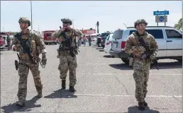  ?? Getty Images/tns ?? Law enforcemen­t agencies respond to an active shooter at a Walmart near Cielo Vista Mall in El Paso, Texas, on Saturday.