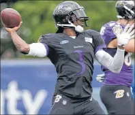  ?? AP PHOTO ?? Baltimore Ravens quarterbac­k Robert Griffin III throws during a joint practice with the Indianapol­is Colts on Friday in Westfield, Ind.