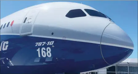  ?? ALEXIS ROCHER ?? Avec le 787-10, Boeing ajoute une corde à son arc dans la bataille contre Airbus. Il transporte 383 passagers en trois classes.