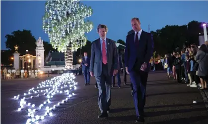  ?? ?? Prince William (right) at the ceremony for the lighting of the principal beacon at Buckingham Palace. Photograph: Chris Jackson/Getty Images