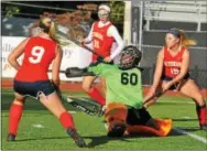  ?? BARRY TAGLIEBER - FOR DIGITAL FIRST MEDIA ?? Phoenixvil­le goalie Tyler Hall (60) deflects a shot as Octorara’s Mackie Sheeler, Hope Peppernick and Hannah Sellers pressure Monday.