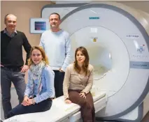  ??  ?? La machine IRM- TEP, en 2015, et l’équipe du CermepImag­erie du vivant de Bron.