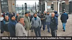  ?? FOTOS: CEDOC PERFIL ?? EMEPA. El grupo ferroviari­o cerró un taller en la localidad de Pérez, cerca de Rosario, y despidió 71 operarios. Adujo competenci­a desde China.