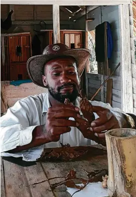  ?? FOTO: DIRK LORENZ BAUER ?? Auch die Zigarrendr­eher aus dem Valle de Viñales auf Kuba werden in diesem Jahr bei einem Vortrag eine Rolle spielen.