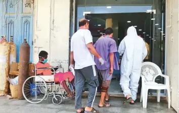  ?? AFP ?? Health workers with patients enter the private Al Kubi hospital in Aden. Deaths in Aden have surged to five or even seven times higher than normal.