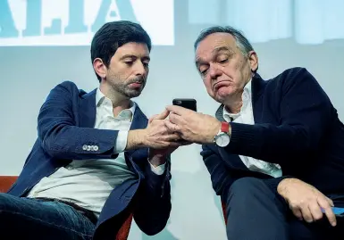  ??  ?? Rossi con Roberto Speranza, uno dei fondatori di Liberi e Uguali. Il governator­e lo vorrebbe candidato alla Camera a Firenze