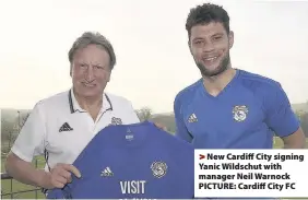  ??  ?? > New Cardiff City signing Yanic Wildschut with manager Neil Warnock PICTURE: Cardiff City FC