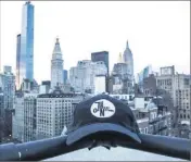  ??  ?? À New York, la casquette made in La Gabelle domine les gratte-ciel de Big Apple.