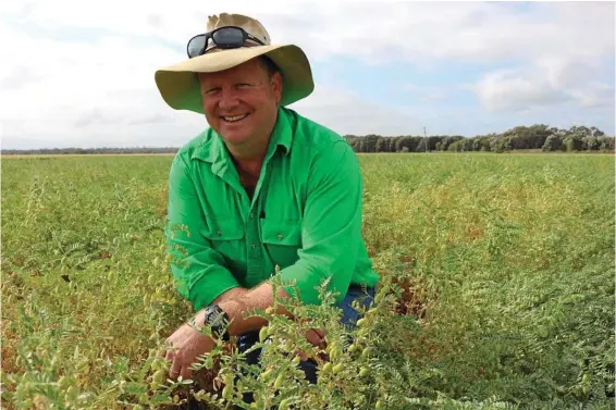  ?? PHOTO: CONTRIBUTE­D ?? GRAINS UPDATES: Doug Sands from DAF in Emerald.