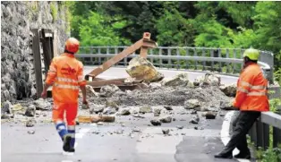  ?? THUNER TAGBLATT ?? Die Sprengung der instabilen Felsrippe verlief planmässig.