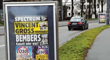  ?? Fotos: Silvio Wyszengrad ?? In Augsburg gibt es 500 städtische Plakatstän­der am Straßenran­d. Die Messe kann sie nicht nutzen.
