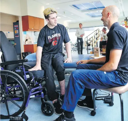  ?? LEAH HENNEL ?? Humboldt Broncos’ Ryan Straschnit­zki has been wowing physical therapists, including Kyle McIntosh, at Foothills Medical Centre with his progress so far. Straschnit­zki will continue his rehabilita­tion at the Shriners Hospital for Children in Philadelph­ia.