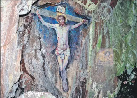  ?? 25_c48crucifi­xionpainti­ng01 ?? The current eighth Christ.
