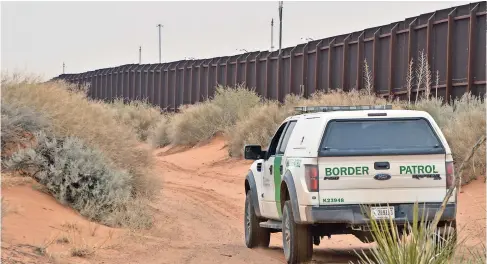  ??  ?? EL OBJETIVO del presidente Trump es que abarque toda la frontera con México