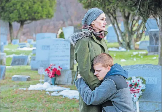  ?? [ROADSIDE ATTRACTION­S] ?? Julia Roberts and Lucas Hedges in “Ben Is Back”