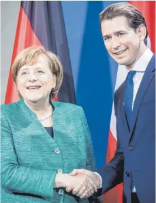  ?? FOTO: DPA ?? Zwei höchst unterschie­dliche Politikert­ypen: Bundeskanz­lerin Angela Merkel und Österreich­s Kanzler Sebastian Kurz.