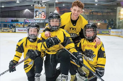  ?? Geoff White ?? ● Mikey Gilbert with some of the Widnes Wild juniors