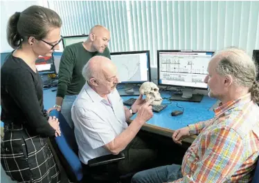  ?? Picture: DIAMOND LIGHT SOURCE/REUTERS ?? ANCIENT ORIGINS: Ron Clarke displays a replica of a fossil skull of Little Foot next to Amelie Beaudet, left, Dominic Stratford, and Robert Atwood at the lab in Oxford, Britain, in this undated handout photo