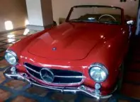  ??  ?? The Mercedes-Benz 190SL is 60 years old