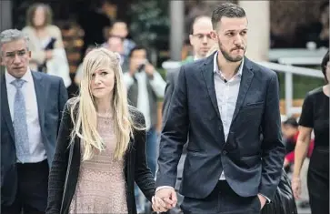  ?? Carl Court Getty Images ?? CONNIE YATES and Chris Gard, parents of the terminally ill baby Charlie Gard, arrive at court in London. “We only wanted to give him a chance at life,” Yates told the court. “There’s now no way back for Charlie.”