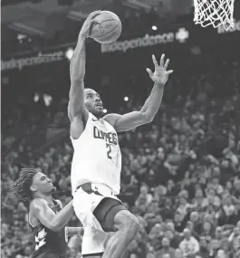  ?? BILL STREICHER/USA TODAY SPORTS ?? Los Angeles Clippers forward Kawhi Leonard (2) drives past 76ers guard Tyrese Maxey during Wednesday’s game in Philadelph­ia.