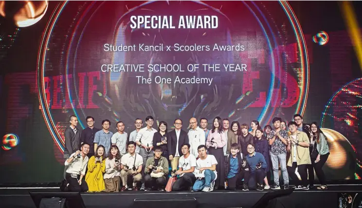  ??  ?? The one academy’s team brings home the honoured Creative school of the year award.