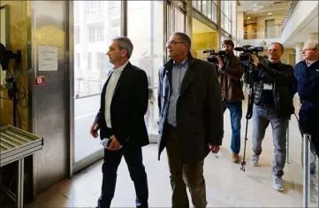  ?? (Photo Dominique Leriche) ?? Bruno Odos et Pascal Fauret le jour de l’ouverture du procès à Aix-en-Provence.