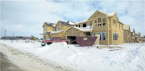  ?? JULIE JOCSAK/STANDARD STAFF ?? Homes are under constructi­on in east Fonthill behind Pelham’s twin-pad arena and community centre project also being built to the southwest of Regional Road 20 and Rice Road.
