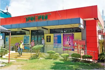  ??  ?? MORE THAN HALF. An average of 60 out of 100 who seek medical advice at the Southern Philippine­s Medical Center's Institute of Psychiatry and Behavioral Science are suffering from depression.