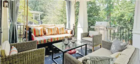  ?? JOSHUA VICK ?? A rug, curtain panels, comfy seating, greenery and accessorie­s make an outdoor living room — like this space designed by Janice Dietz — conducive to entertaini­ng, or just enjoying some solo time.