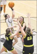  ?? Jeremy Stewart ?? Rockmart's Analee Morris rises above a group of North Murray players for a layup during the girl's game of a Region 7-AA doublehead­er Friday, Feb. 2, at Rockmart High School.