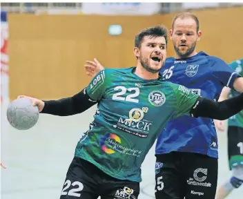  ?? FOTO ACHIM BLAZY ?? Daniel Plöger (links) rettete dem TuS 08 ein Remis in Neuss. In Ratingen West steht nun das Rückspiel an.