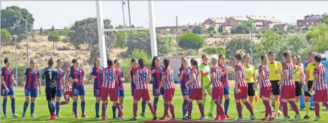  ??  ?? DE ENHORABUEN­A. Las futbolista­s de LaLiga Iberdrola y de la Segunda División (futura Primera B) tendrán muchas proteccion­es laborales que hasta la fecha les faltan.