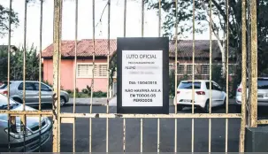  ?? Ricardo Chicarelli ?? Com aviso de luto nos portões, IEEL suspendeu as aulas na tarde de segunda e durante toda esta terça-feira (10)