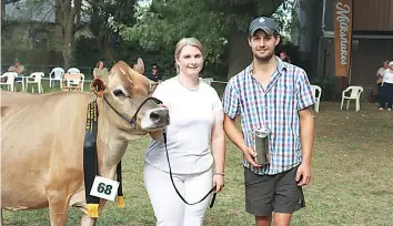  ?? ?? Supreme champion cow Cairnbrae Victorious Daisy II with owners Hayden King and Michaela Thompson