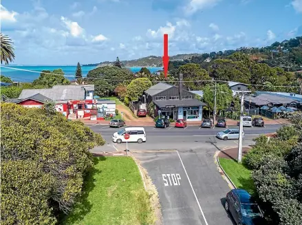  ?? ?? The freehold land and buildings supporting the Blue Rabbit café and restaurant, and the Ostend Gallery, feature a 286-sqm building on an 809-sqm site at 8 Miami Ave, Surfdale.