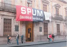  ??  ?? El Sindicato de Profesores de la Universida­d Michoacana también estalló su huelga ayer, exigen el pago de 75% del aguinaldo que se les debe.