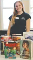  ?? [FAISAL ALI / THE OBSERVER] ?? Kayley Kaufman staffs the pop-up library at the Hawkesvill­e Community Centre Tuesday evening.