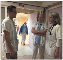  ?? (Photo Nancy Cattan) ?? « Nous n’avons jamais atteint de tels chiffres », témoigne le Dr Antoine Tran, praticien à Lenval (à gauche). L’établissem­ent prend en charge de jeunes patients résidant dans tout Paca-Est, voire venus d’Italie.