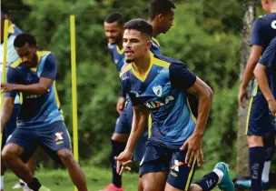  ?? Gustavo Oliveira/Londrina Esporte Clube ?? Lucas Ramon pode ganhar a vaga de Matheuzinh­o na lateral-direita