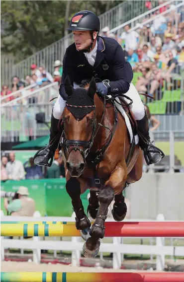  ?? Foto: dpa/Fazry Ismail ?? Michael Jung auf seinem Pferd Sam beim Ritt zu Gold