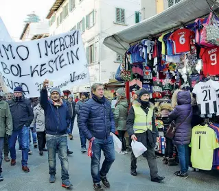  ??  ?? La protesta degli ambulanti del 29 novembre scorso in San Lorenzo