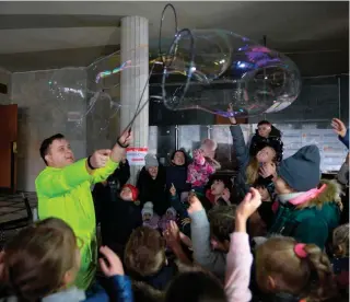  ?? AFP PHOTO ?? DON’T BURST THEIR BUBBLE
An entertaine­r performs for children at a volunteer center during a partial blackout in the eastern Ukrainian city of Kharkiv on Saturday, Nov. 26, 2022.