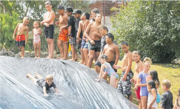  ?? Warren Buckland ?? Youngsters cool off at a Community Splash Out at Waipawa, Hawke’s Bay.