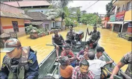  ?? RAJ K RAJ/HT PHOTO ?? A rescue boat evacuates people from Pandanad in Chengannur.