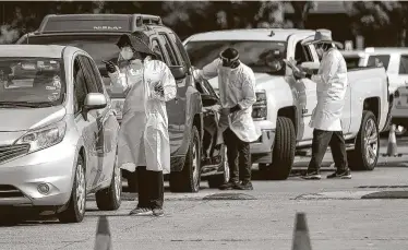  ?? Photos by Jon Shapley / Staff photograph­er ?? People line up in vehicles for COVID-19 tests Thursday at the Southwest Multi-Service Center in Houston.