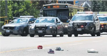  ?? RENÉ JOHNSTON TORONTO STAR ?? A man and two children were hit crossing from the west side of the East Mall to the east side of Montebello Gardens on Tuesday.