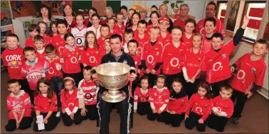  ??  ?? Donncha O’Connor meets up with Rockchapel admirers after the 2010 All-Ireland win. Photo: John Tarrant